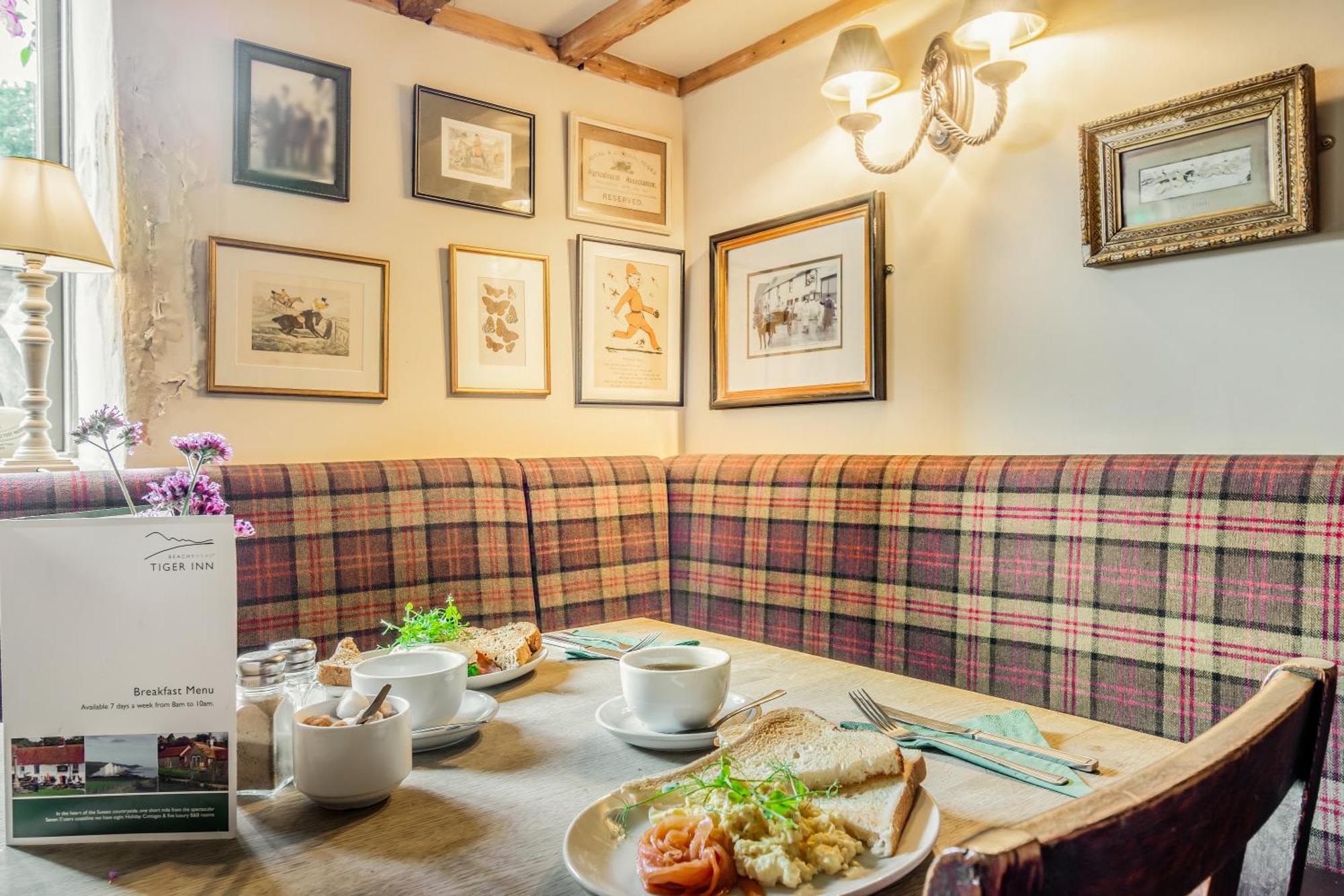 Tiger Inn - Elizabeth Eastdean Kültér fotó