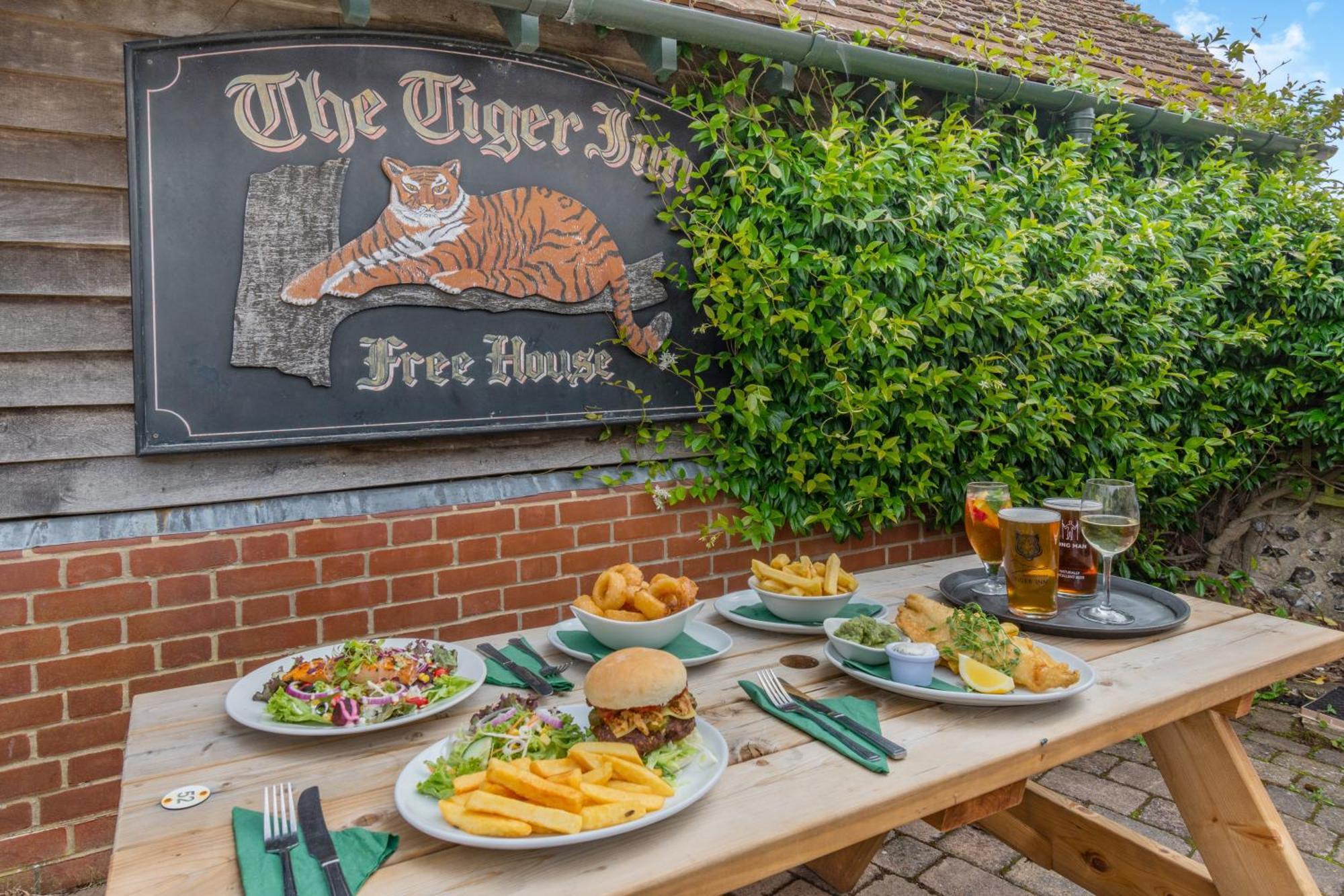 Tiger Inn - Elizabeth Eastdean Kültér fotó