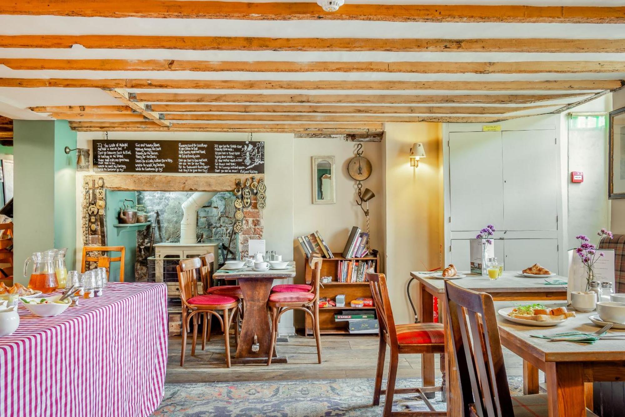 Tiger Inn - Elizabeth Eastdean Kültér fotó