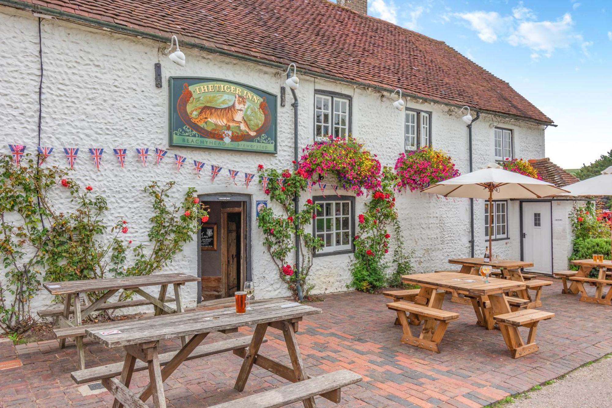 Tiger Inn - Elizabeth Eastdean Kültér fotó